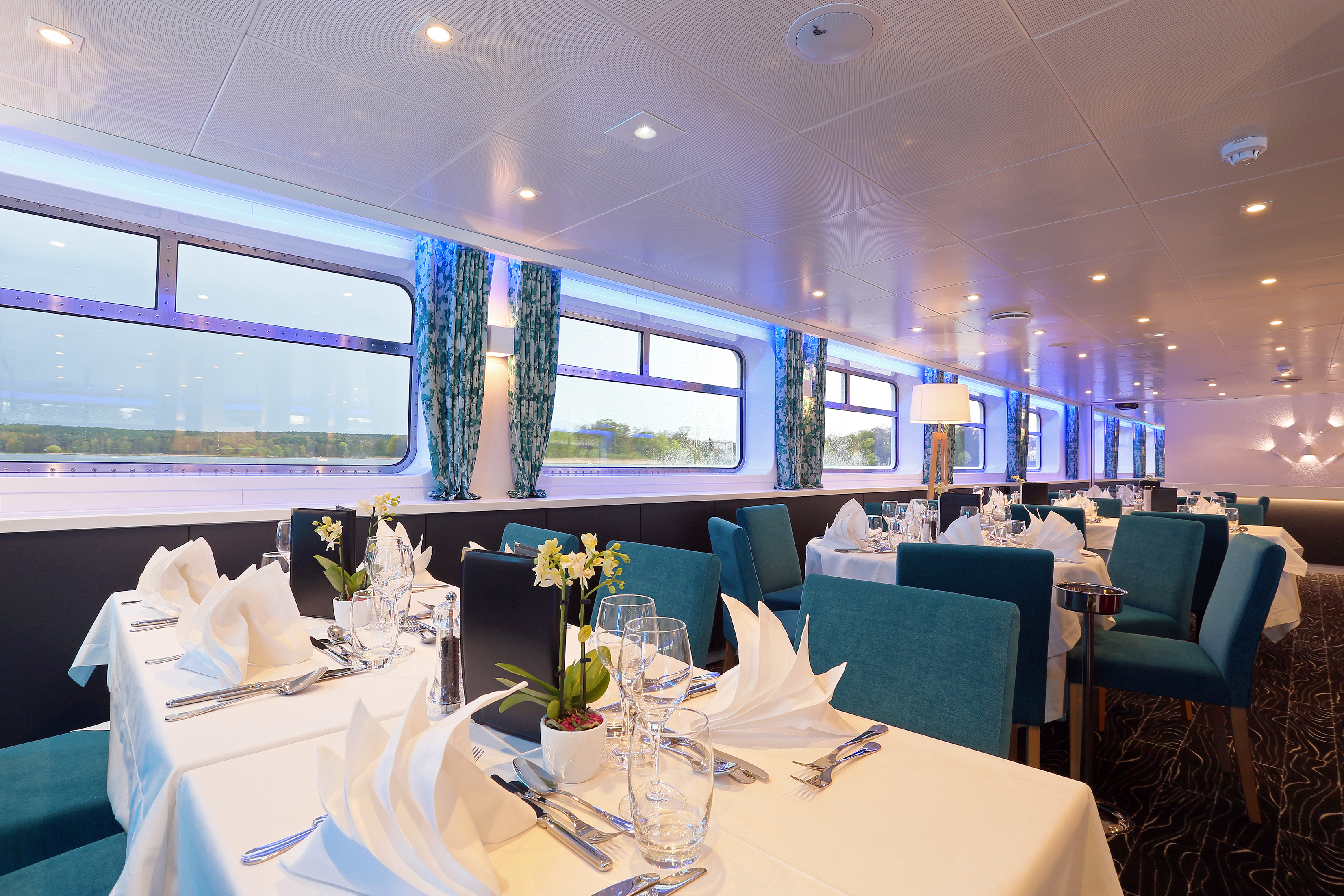 CroisiEurope MS Elbe Princesse Restaurant 2.jpg
